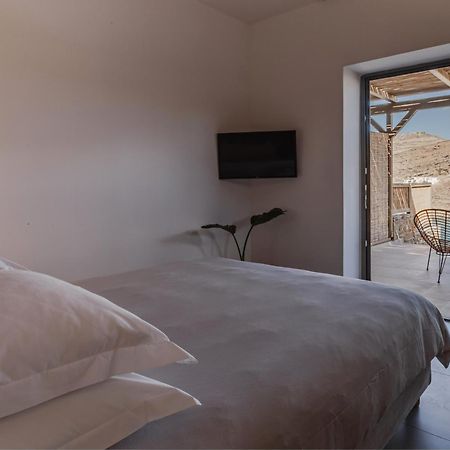 Amal Kythnos Suites Exterior photo
